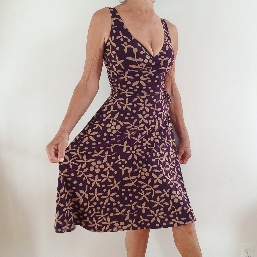 London Style V-neck & back eggplant/tan dress